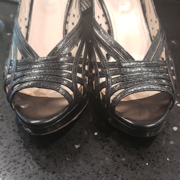 Prada Heels Like new - Picture 3 of 7